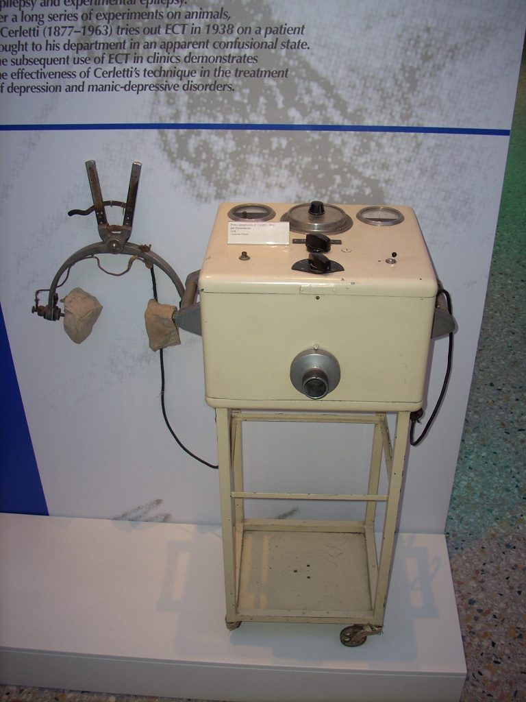 Cerletti%27s%20First%20Elettroshock%20Apparatus%2C%20Museo%20Storia%20della%20Medicina%2C%20Rome%20-%201.JPG